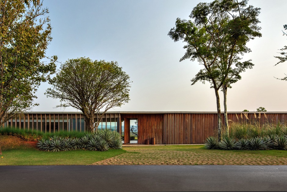 Baroneza House by Sabella Arquitetura. Photograph by Nelson Kon
