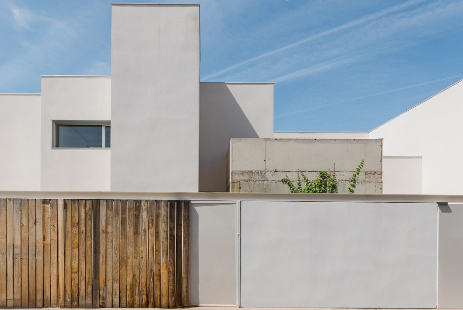 MG Houses by delaVegaCanolasso. Photograph by Paco Marín