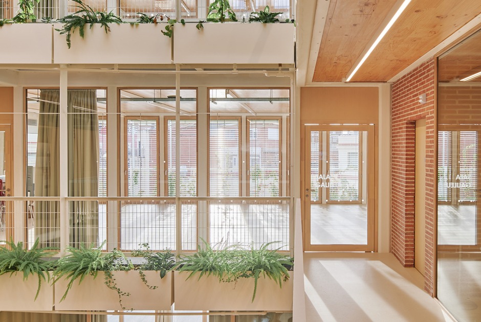 Sants Social Centre by Laos Arquitectura + Mercè Zazurca Codolà + César Sánchez Medrano. Photograph by Jose Hevia