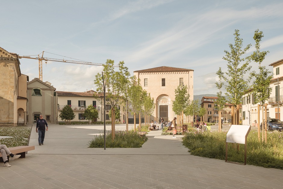 Piazza San Lorenzo in Pistoia by MICROSCAPE. Photograph by Filippo Poli