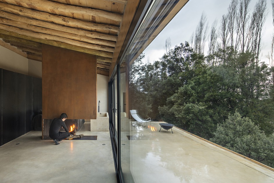 Experimental shelter by SANTZO arquitectos. Photograph by Javier Callejas Sevilla