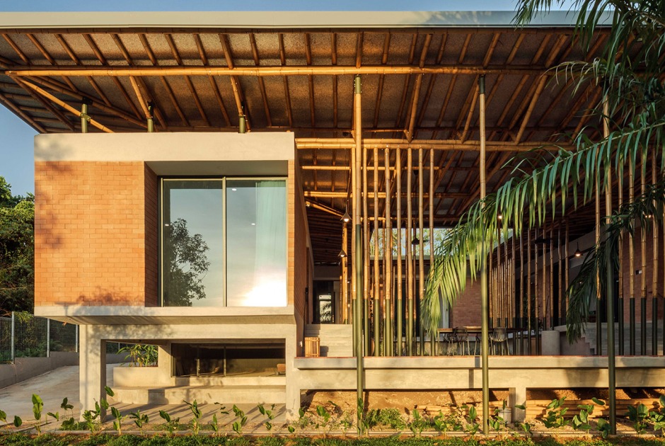 «Anjung» por Eleena Jamil Architect. Fotografía por Zakee Man