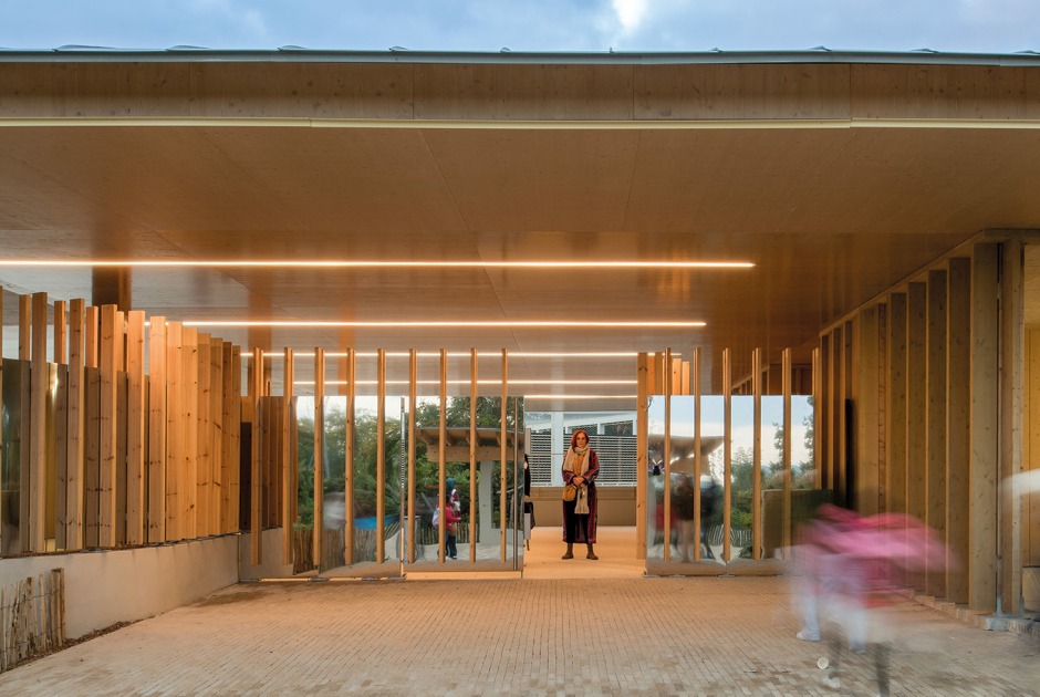 School complex Victor Hugo by Marjan Hessamfar & Joe Vérons. Photograph by Jean-François Tremege