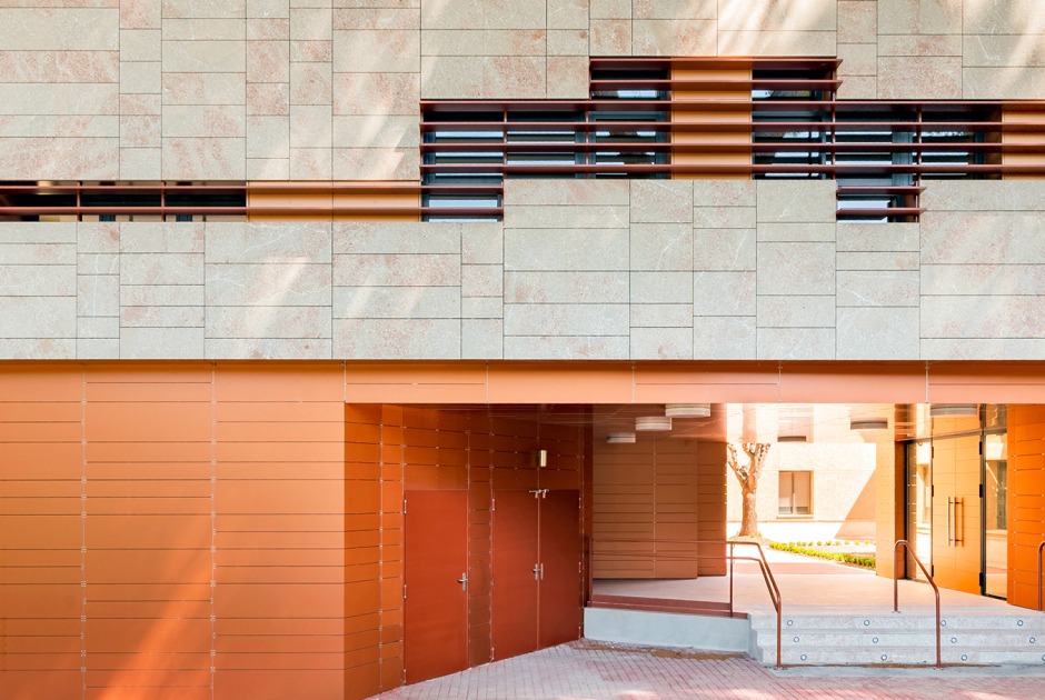 Northwest Regional Hospital Extension by lópez+aroca arquitectura. Photograph by Pedro Noguera