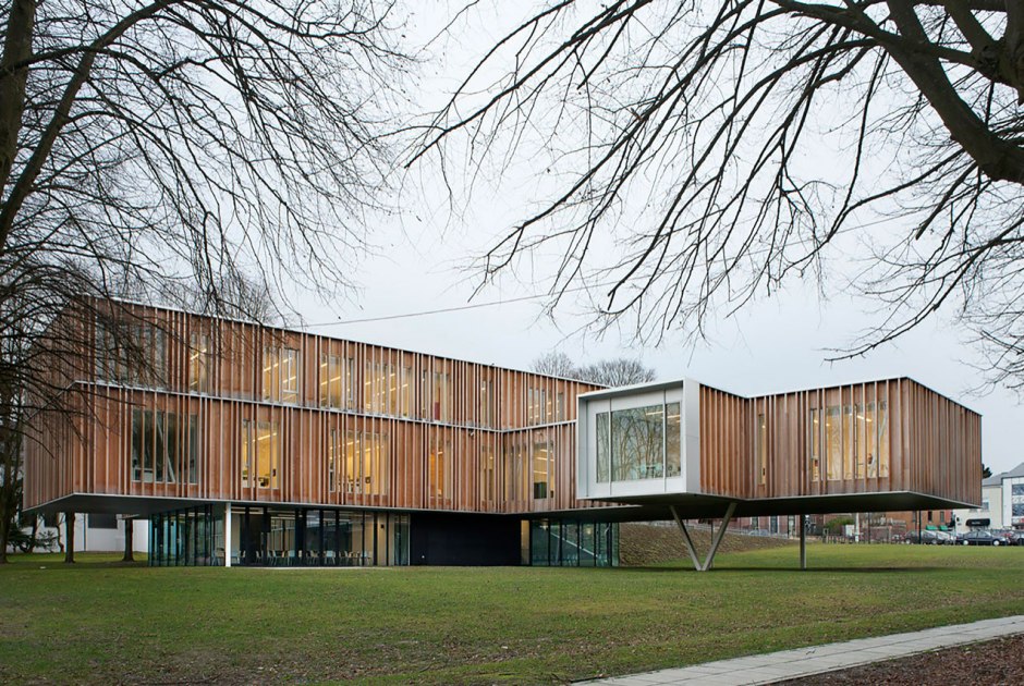 Town Hall, 94 Montigny le Tilleul by V+. Photography © Jean Luc Deru Town Hall, 94 Montigny le Tilleul by V+. Photography © Jean Luc Deru