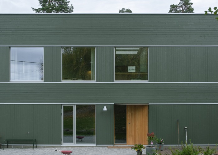 Habitar camuflándose. Casa en Nøtterøy por KOHT