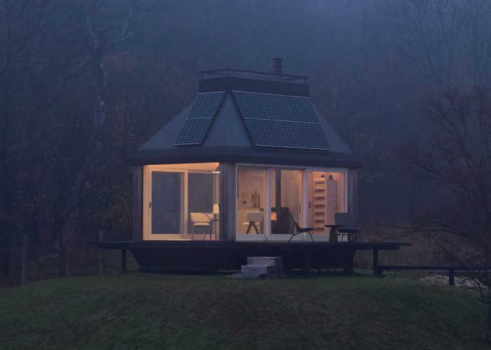 Cabin Devín by Ark-Shelter and Archekta. Photograph by BoysPlayNice