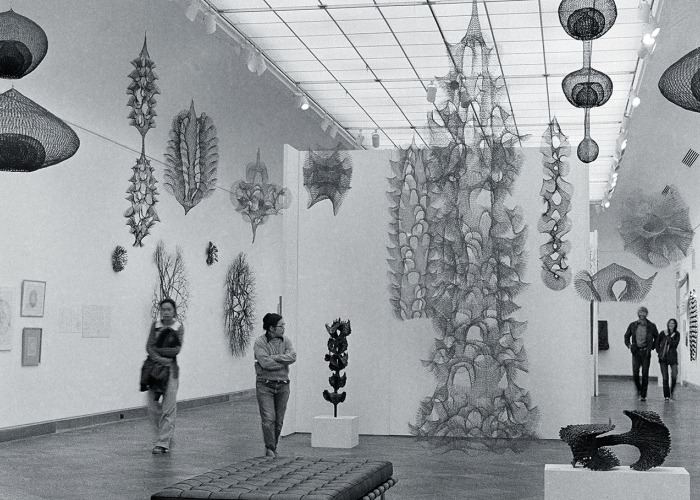 «Ruth Asawa: Retrospectiva» es una exposición organizada por el San Francisco Museum of Modern Art (SFMOMA) y el Museum of Modern Art, Nueva York (MoMA) en colaboración con el Museo Guggenheim Bilbao