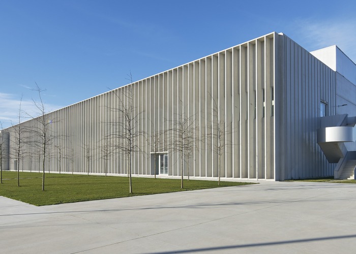 Nueva fábrica Estrella Galicia por IDOM. Fotografía por Alfonso Quiroga