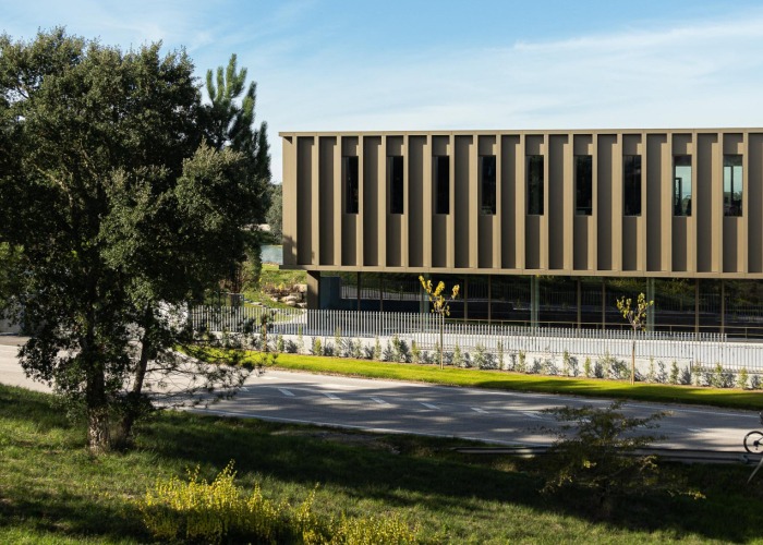 Nuevo edificio de la sede de la PRF por Impare Arquitectura. Fotografía por Ivo Tavares Studio