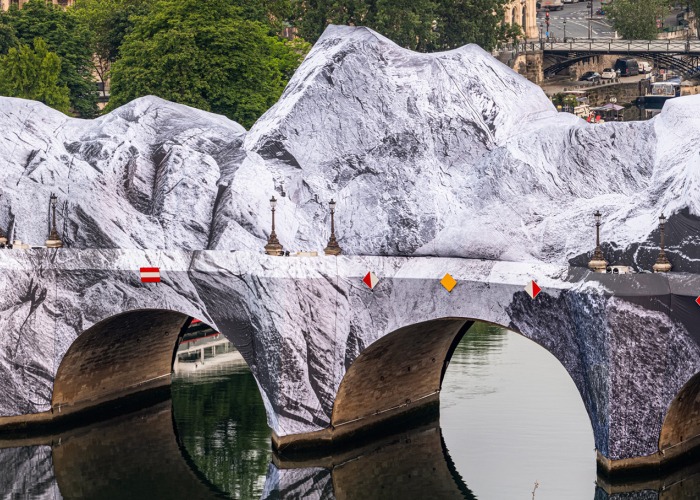 JR. «La Caverne du Pont Neuf». 2026. Fotografía cortesía de Atelier JR