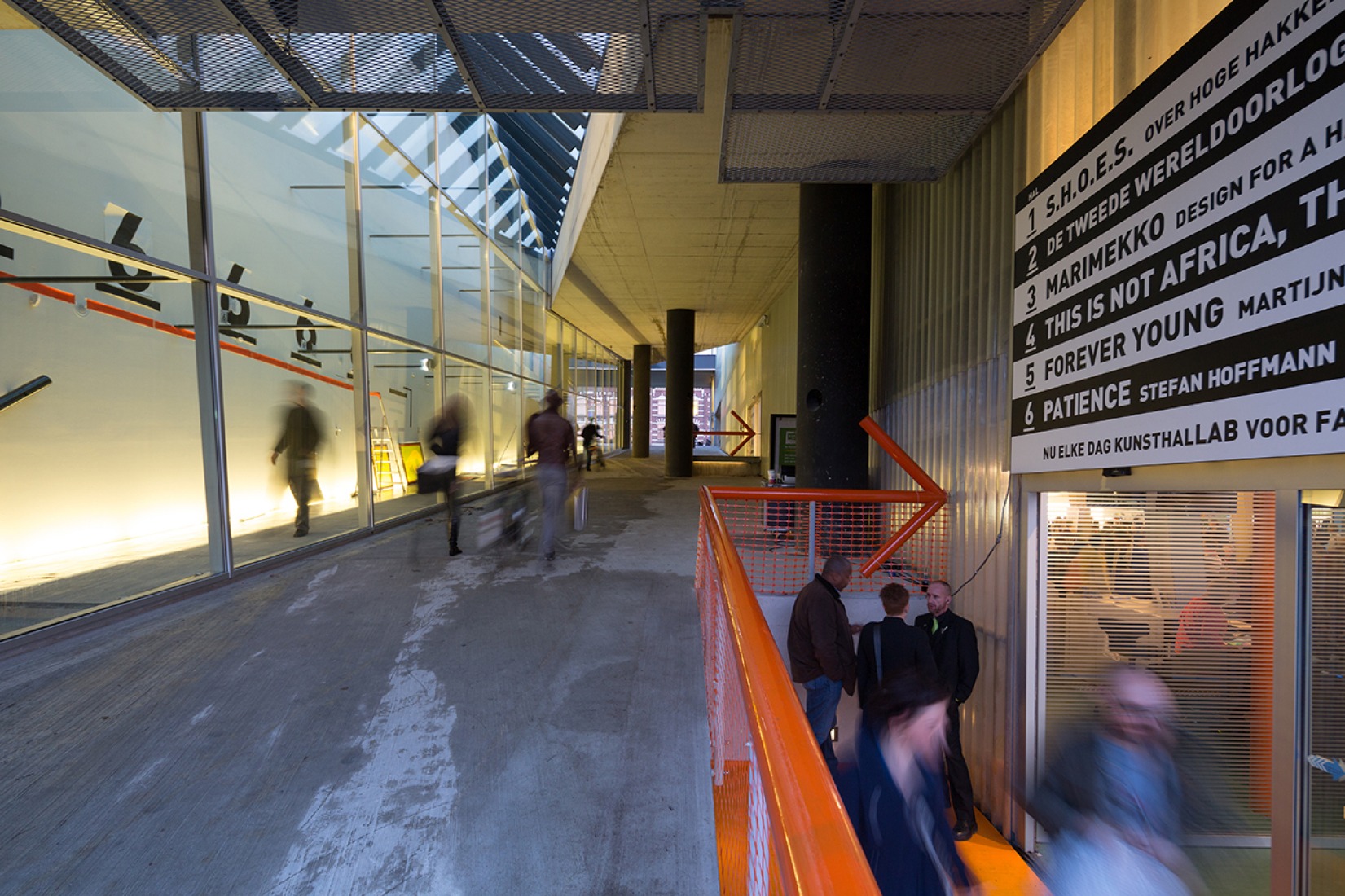 Acceso. Nuevo Kunsthall por OMA. Fotografía por Ossip van Duivenbode. Imagen cortesía de OMA.
