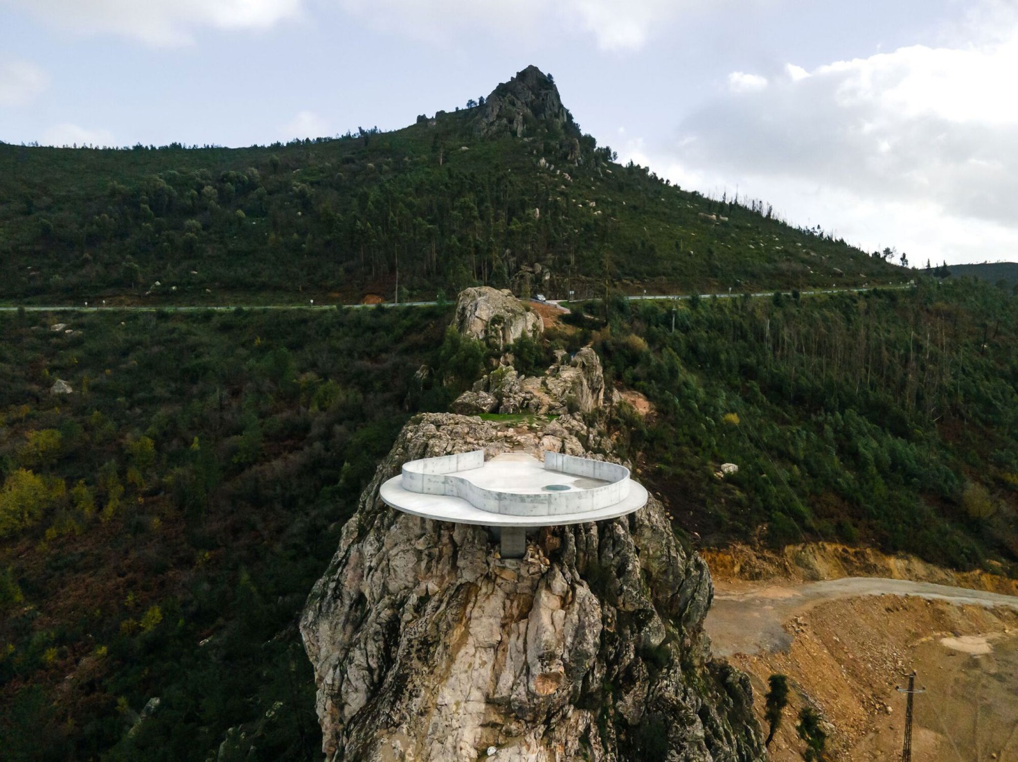 Renovation of the Zebro Viewpoint by Álvaro Siza Vieira. Photograph by Daniel Sousa.