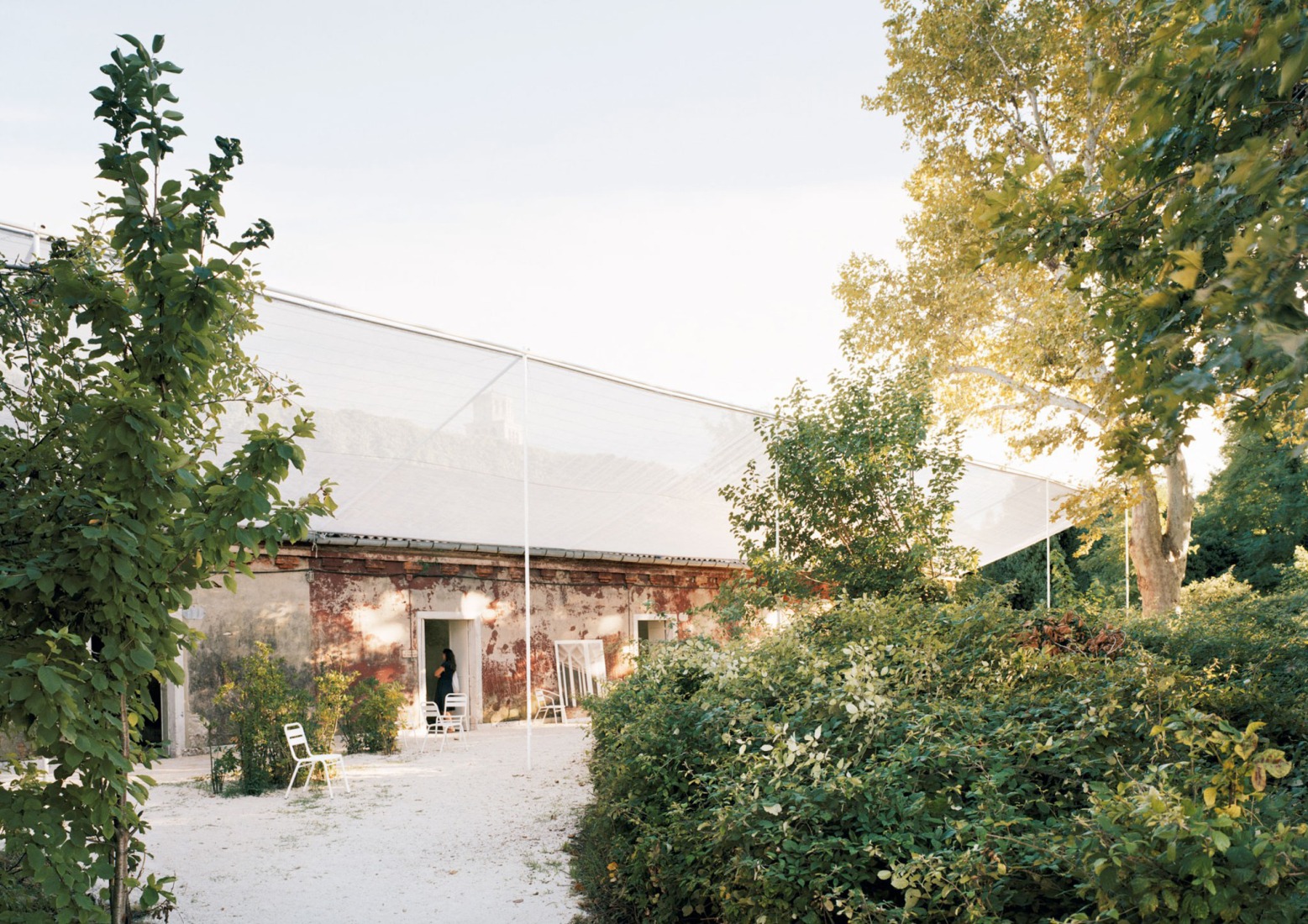 "Garden Pavilion (7 Rooms / 21 Perspectives)", Venice awarded the "Silver Lion" with Bas Princen. 2010