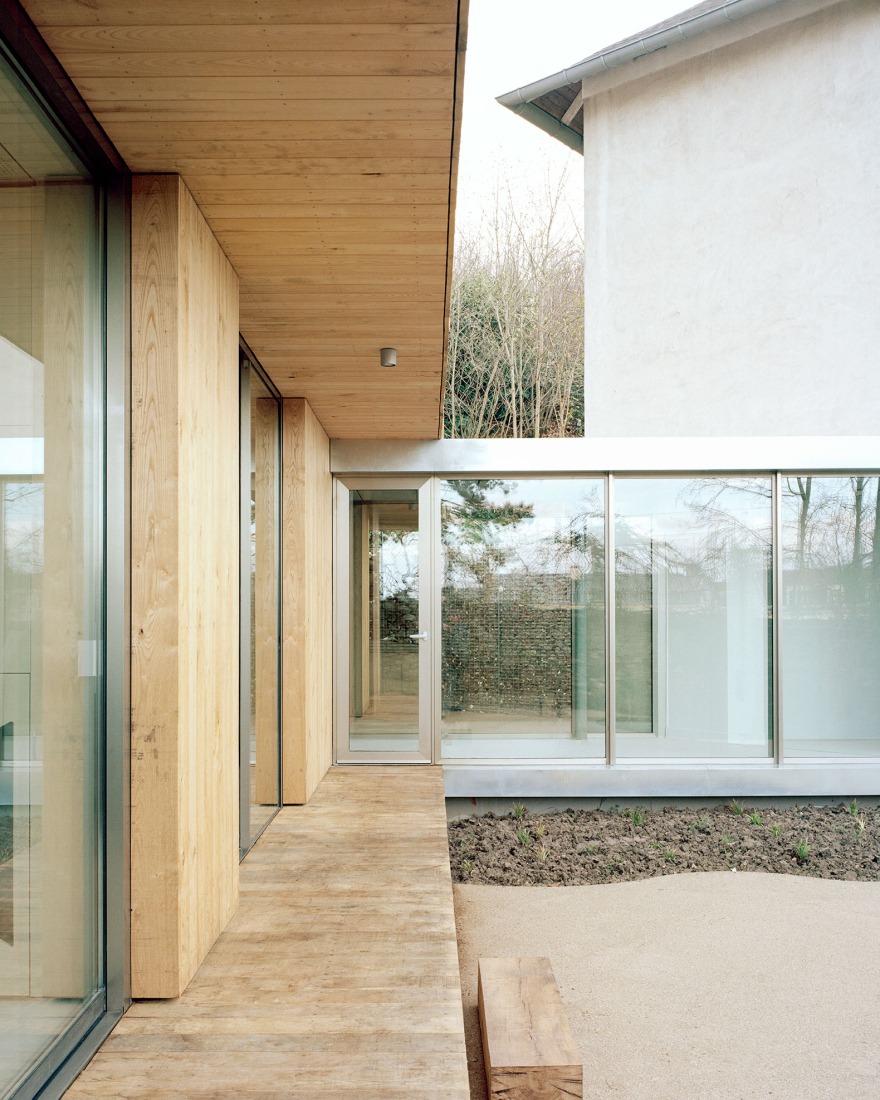 L’office National des Forêts de Versailles by Atelier Delalande Tabourin. Photograph by Maxime Delvaux.