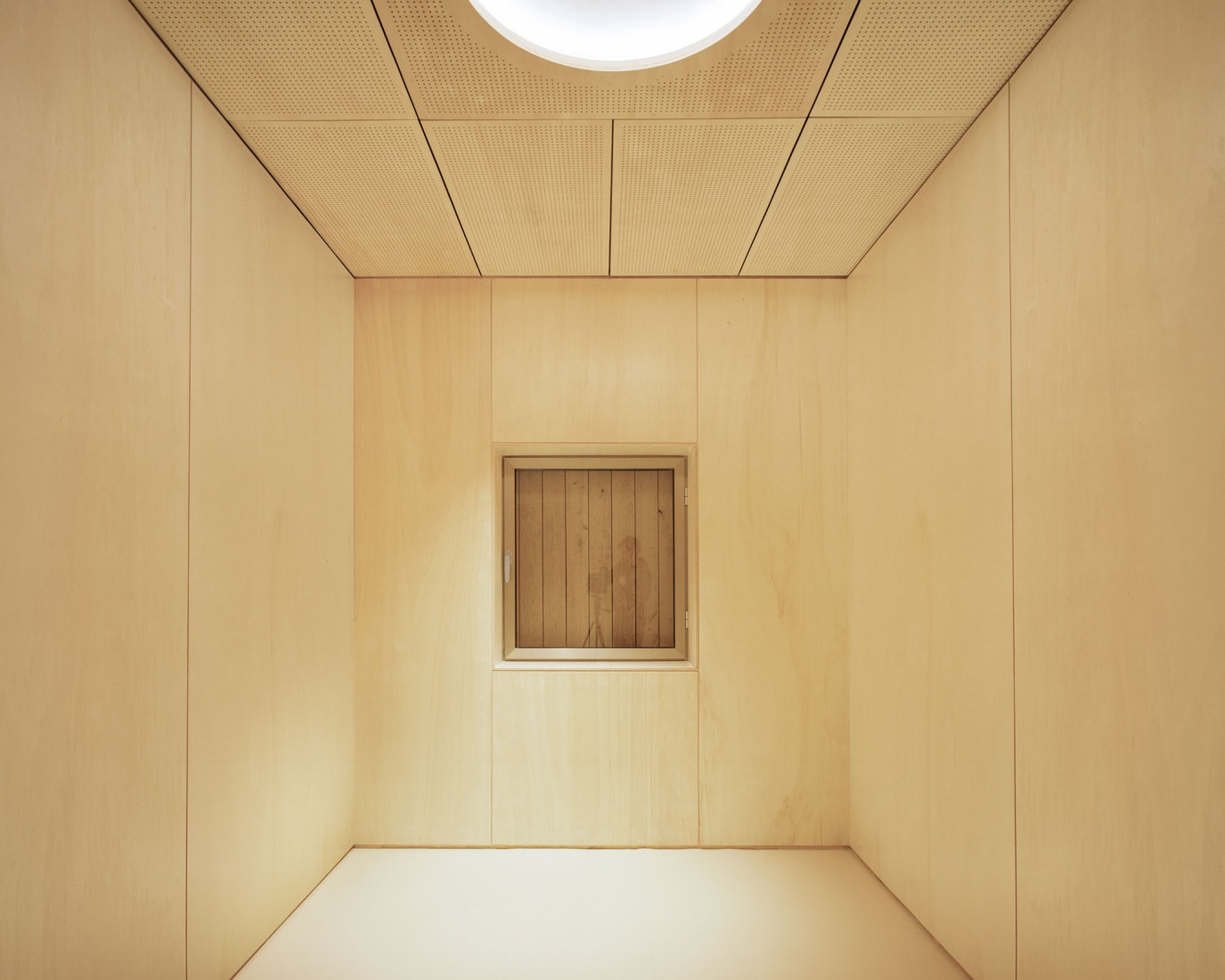 L’office National des Forêts de Versailles by Atelier Delalande Tabourin. Photograph by Maxime Delvaux.