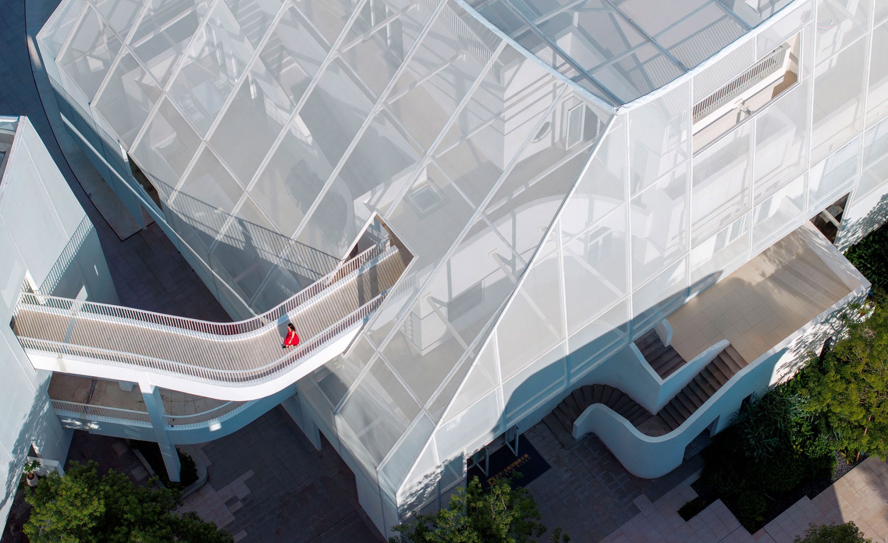 Galería de arte «Flickering Peak CP·SUN RIVER» por Wutopia Lab. Fotografía por Guowei Liu.