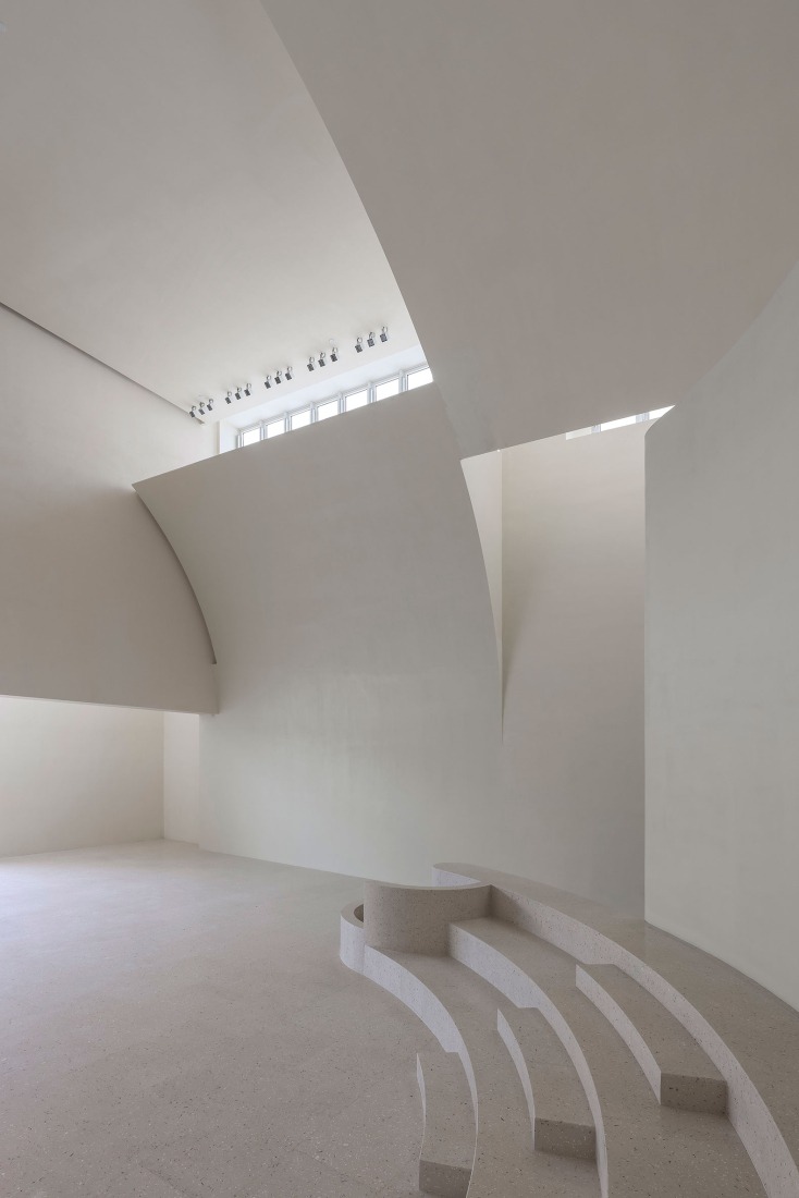 Galería de arte «Flickering Peak CP·SUN RIVER» por Wutopia Lab. Fotografía por Guowei Liu.