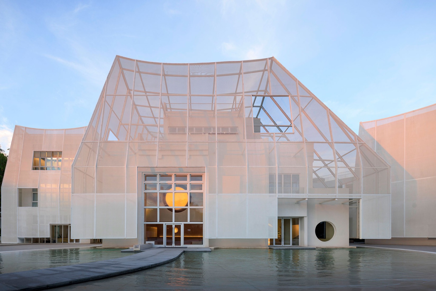 Galería de arte «Flickering Peak CP·SUN RIVER» por Wutopia Lab. Fotografía por Guowei Liu.