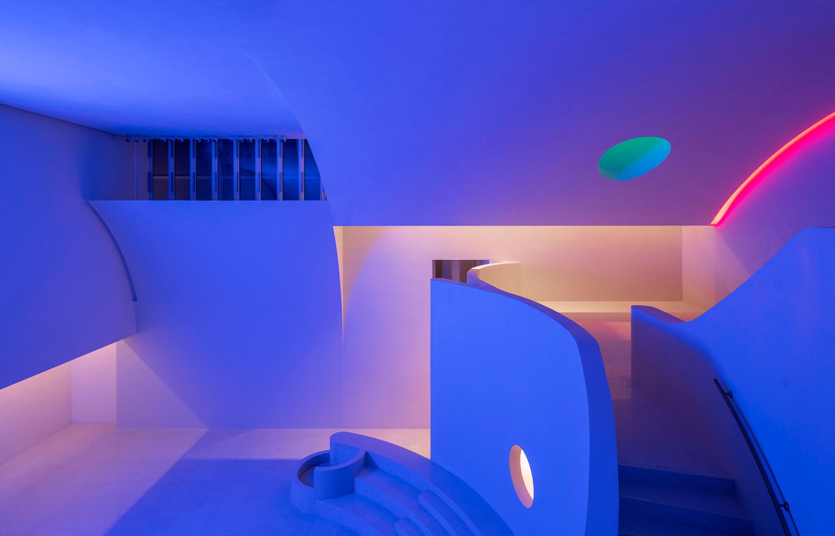 Galería de arte «Flickering Peak CP·SUN RIVER» por Wutopia Lab. Fotografía por Guowei Liu.