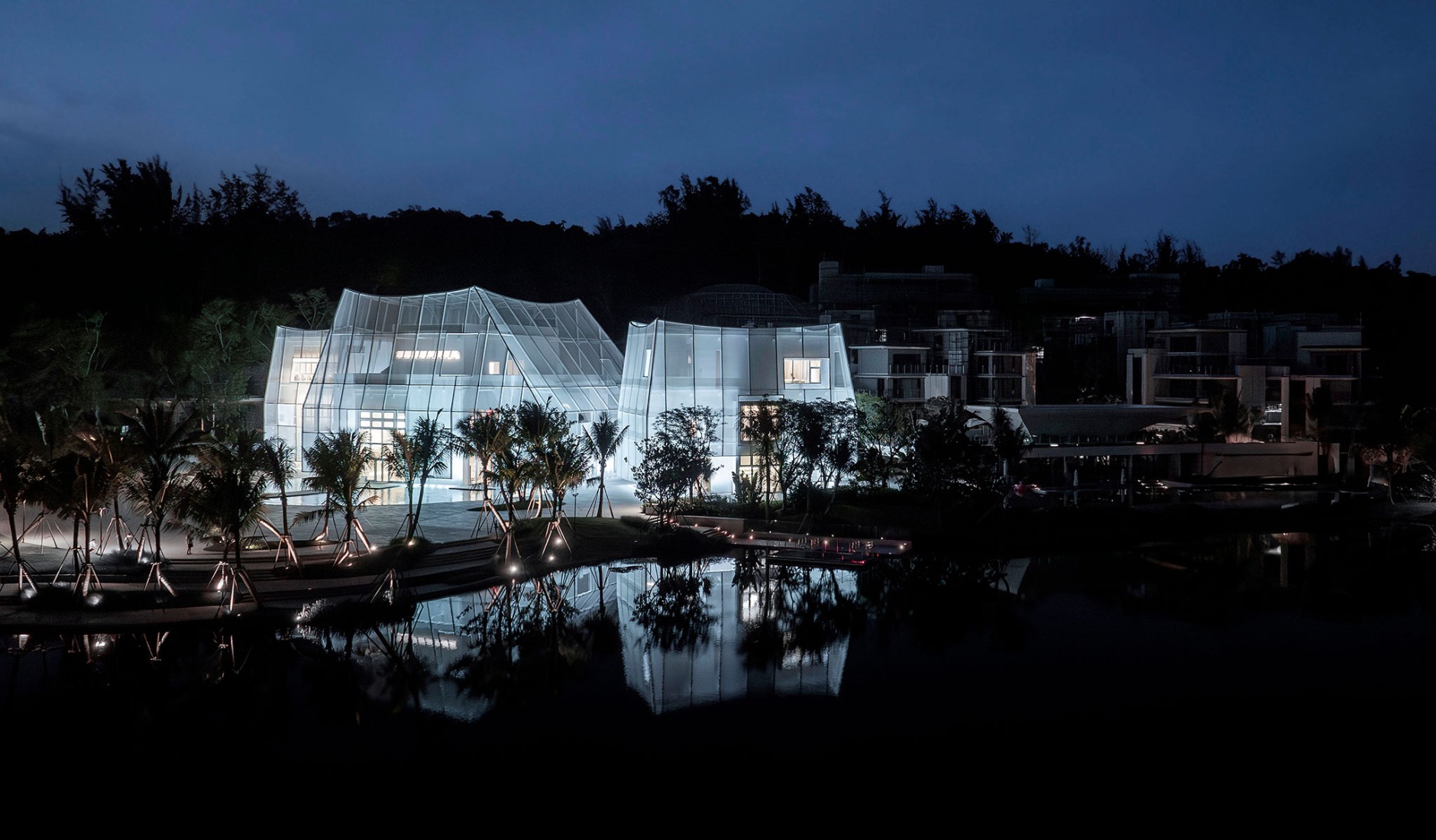 Galería de arte «Flickering Peak CP·SUN RIVER» por Wutopia Lab. Fotografía por Guowei Liu.