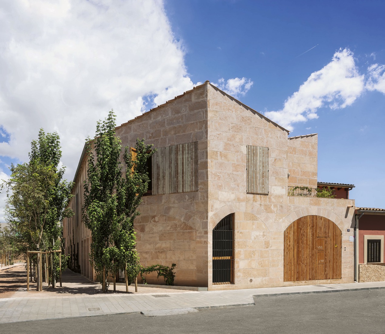 Salvador Espiru 39, 8 Social Housing Units. Palma, Mallorca, 2018-2021. Photo courtesy of El Croquis, Photography by Jesús Granada.