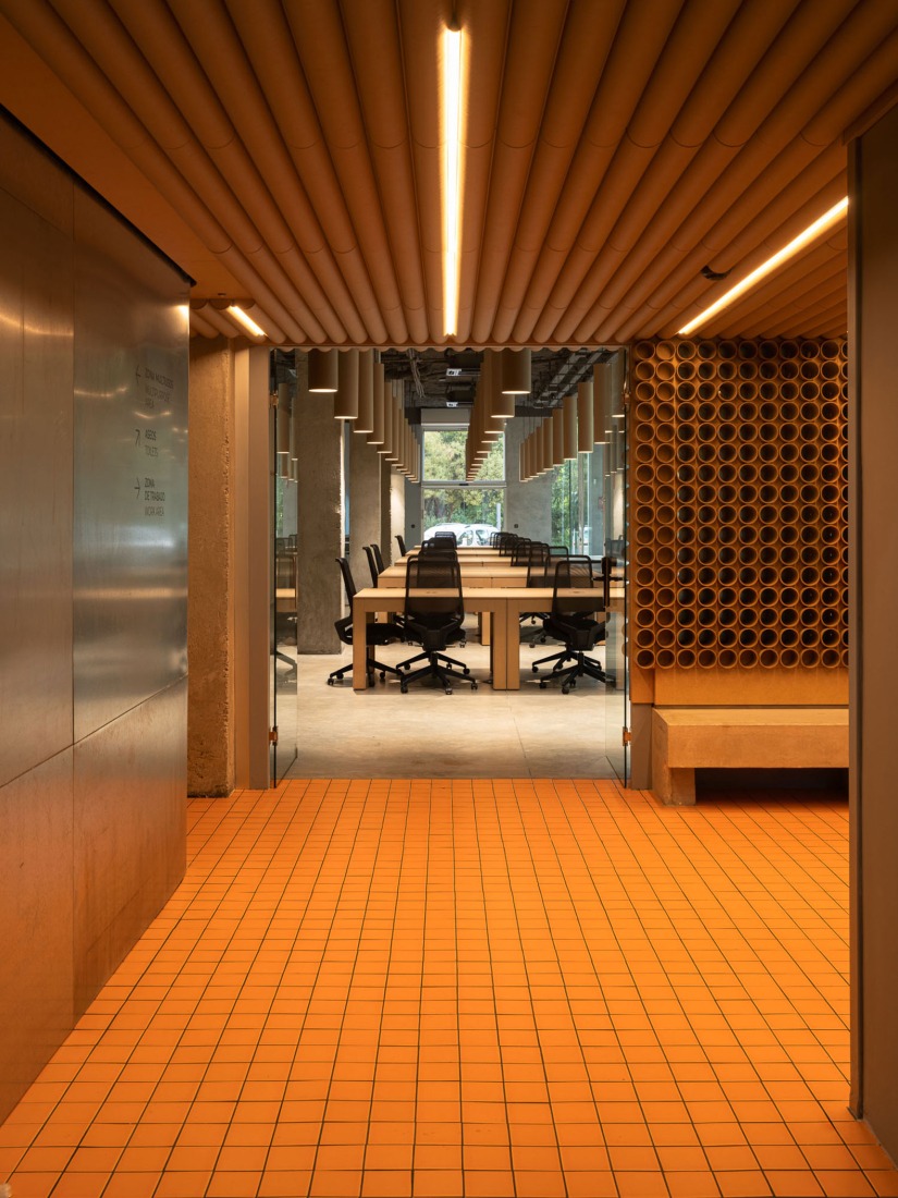 A cardboard office by Tomás García Píriz Estudio. Photograph by Fernando Alda.
