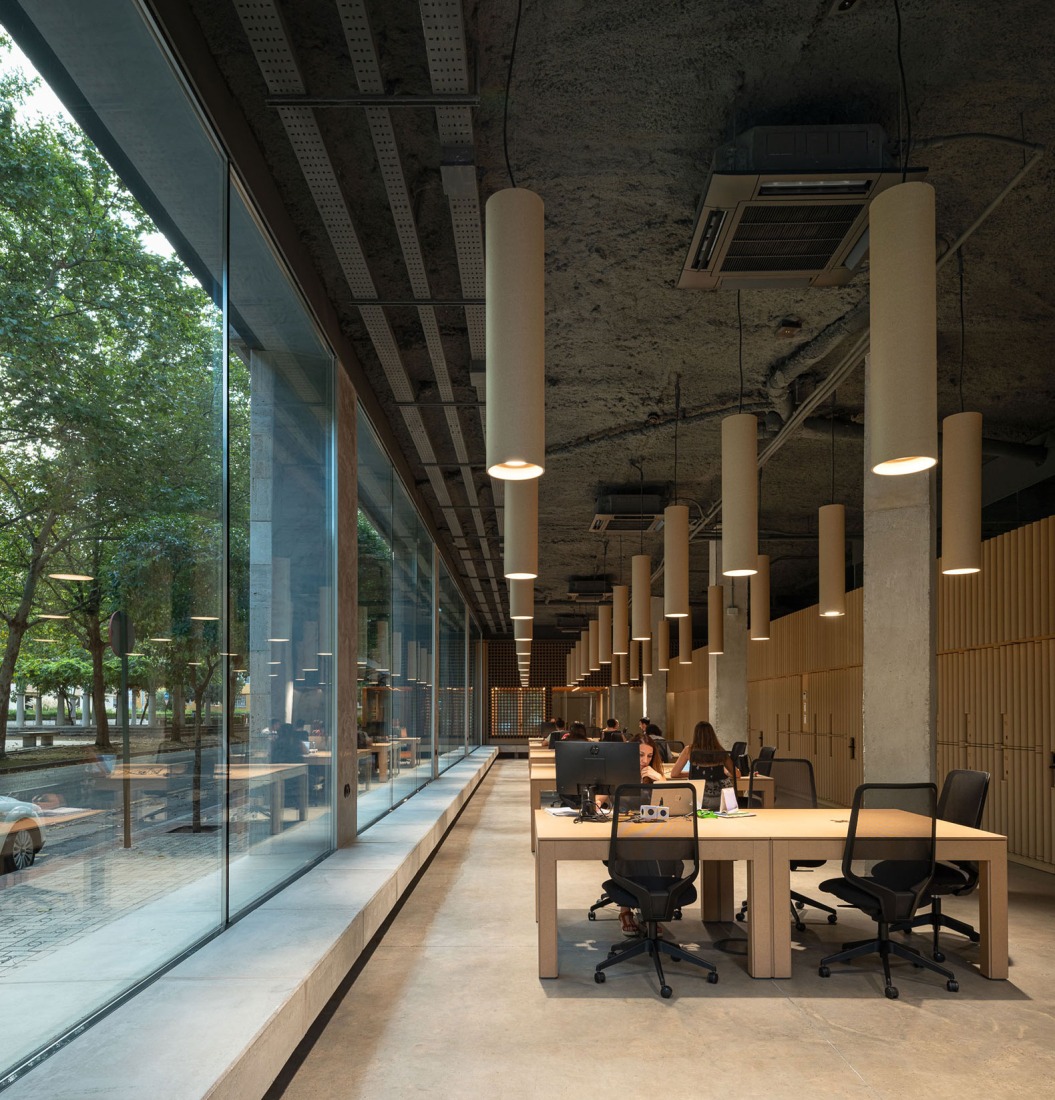 A cardboard office by Tomás García Píriz Estudio. Photograph by Fernando Alda.