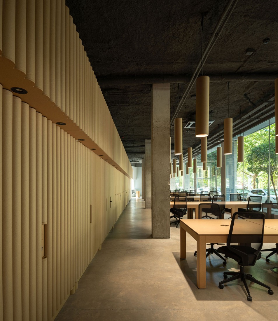 A cardboard office by Tomás García Píriz Estudio. Photograph by Fernando Alda.