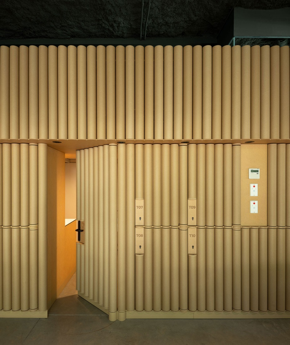 A cardboard office by Tomás García Píriz Estudio. Photograph by Fernando Alda.