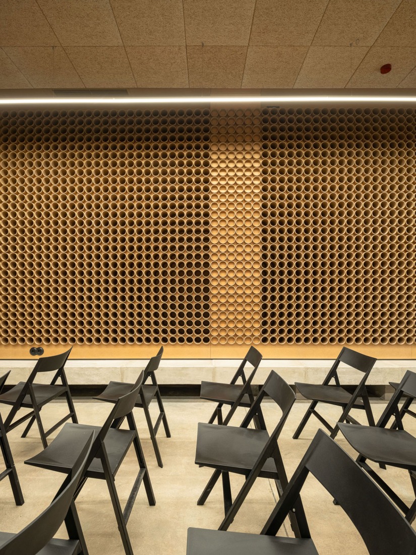 A cardboard office by Tomás García Píriz Estudio. Photograph by Fernando Alda.