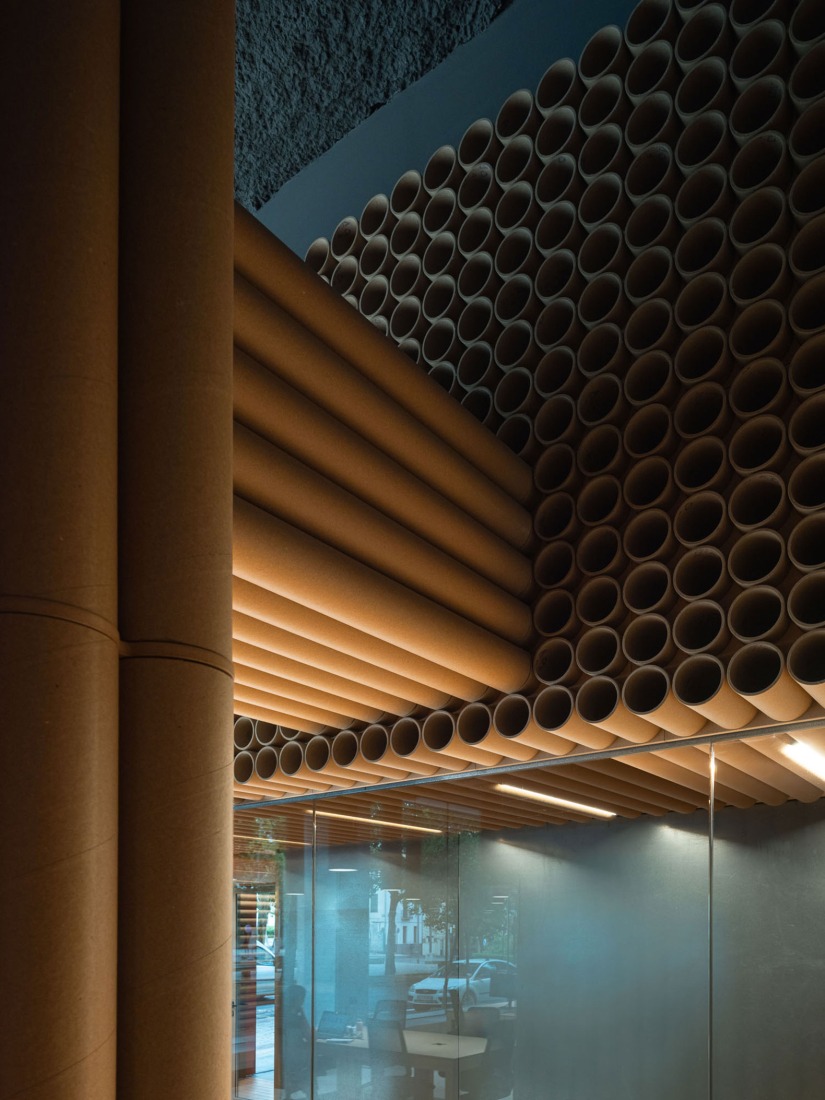 A cardboard office by Tomás García Píriz Estudio. Photograph by Fernando Alda.