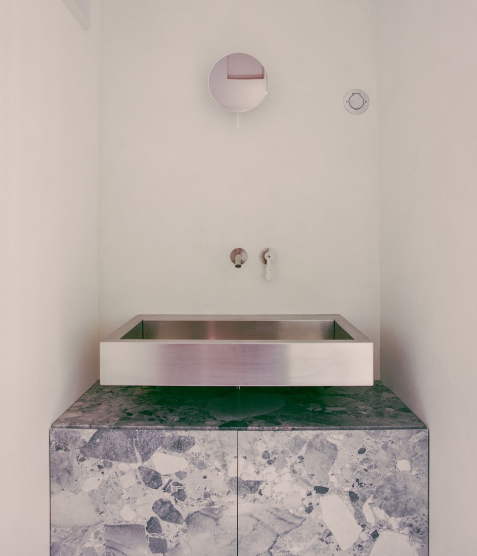 Casey Casey Showroom by Atelier Nea. Photograph by Lorenzo Zandri.