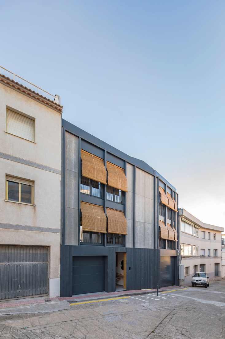 Edificio(s) de viviendas Passatge Bailén por SAU Taller d´Arquitectura. Fotografía por Andrés Flajszer.