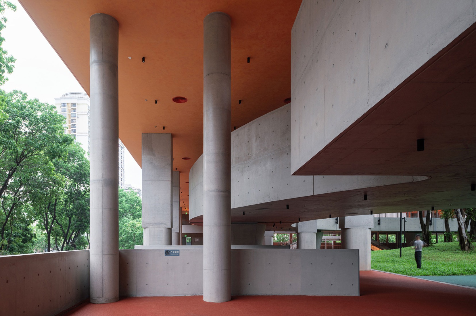 Escuela primaria de lenguas extranjeras Liyuan por Vector Architects. Fotografía por Hao Chen.