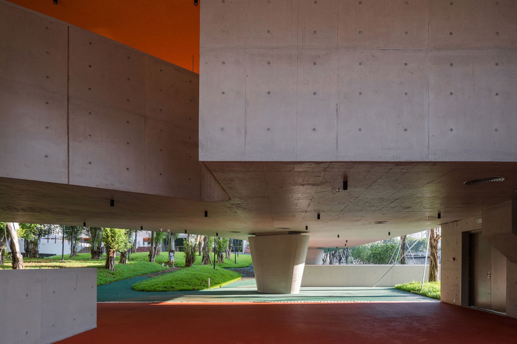 Escuela primaria de lenguas extranjeras Liyuan por Vector Architects. Fotografía por DONG Arch Photography.