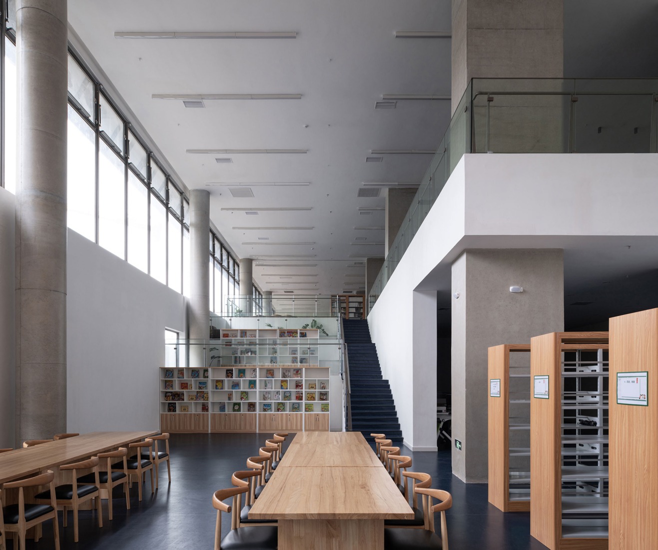 Escuela primaria de lenguas extranjeras Liyuan por Vector Architects. Fotografía por Hao Chen.