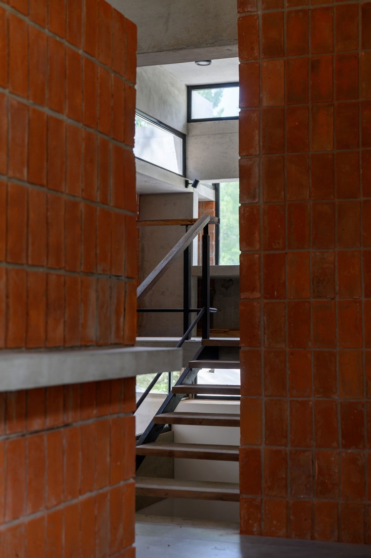 Forest Fruit House by Barrionuevo Villanueva Arquitectos. Photograph by Gonzalo Viramonte.  