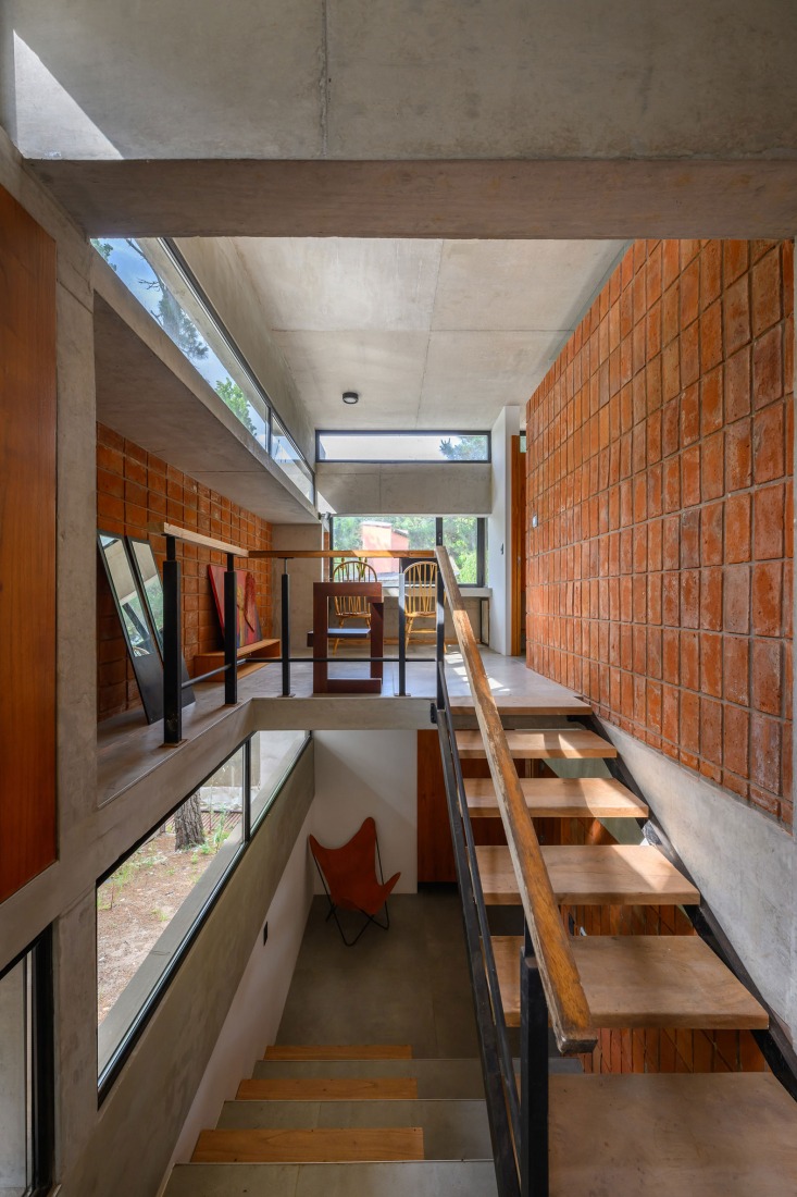 Forest Fruit House by Barrionuevo Villanueva Arquitectos. Photograph by Gonzalo Viramonte.  