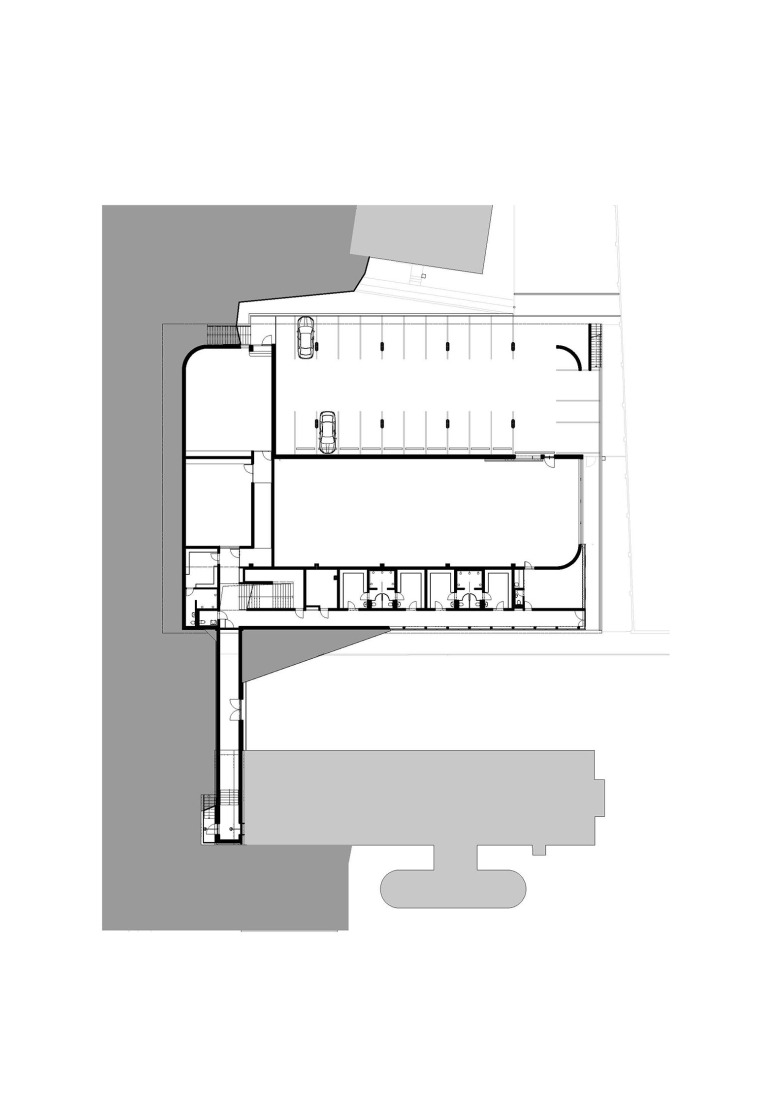 Plano de planta inferior. Pabellón deportivo de Řevnice por Grido architekti.