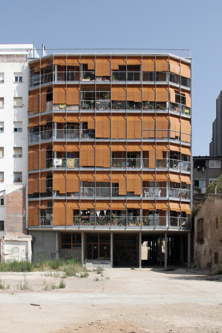 Cooperativa de vivienda La Borda por Lacol Arquitectura Cooperativa. Fotografía por Lluc Miralles.