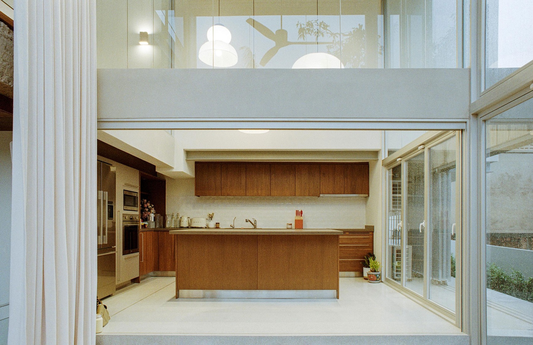 Casa Sebsiri por PHTAA living design. Fotografía por Kukkong Thirathomrongkiat.