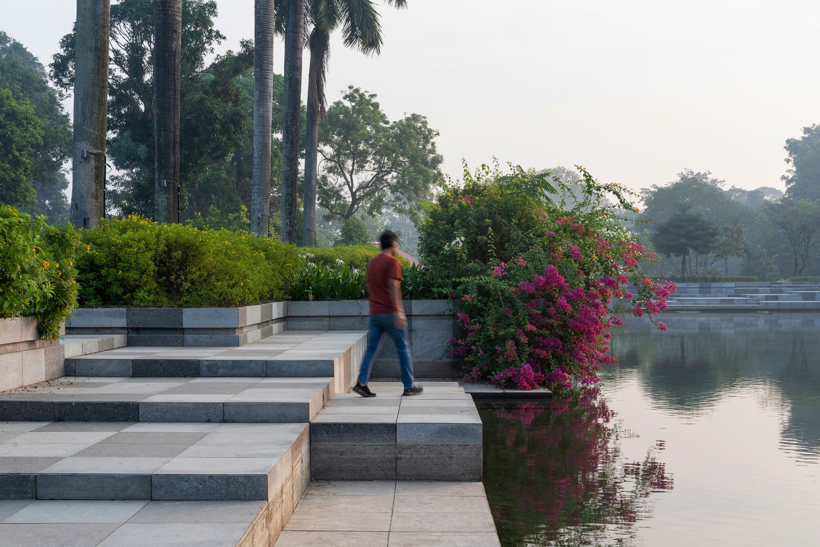 Regeneración urbana de la ribera del río Brahmaputra por atArchitecture. Fotografía por Avneesh Tiwari.