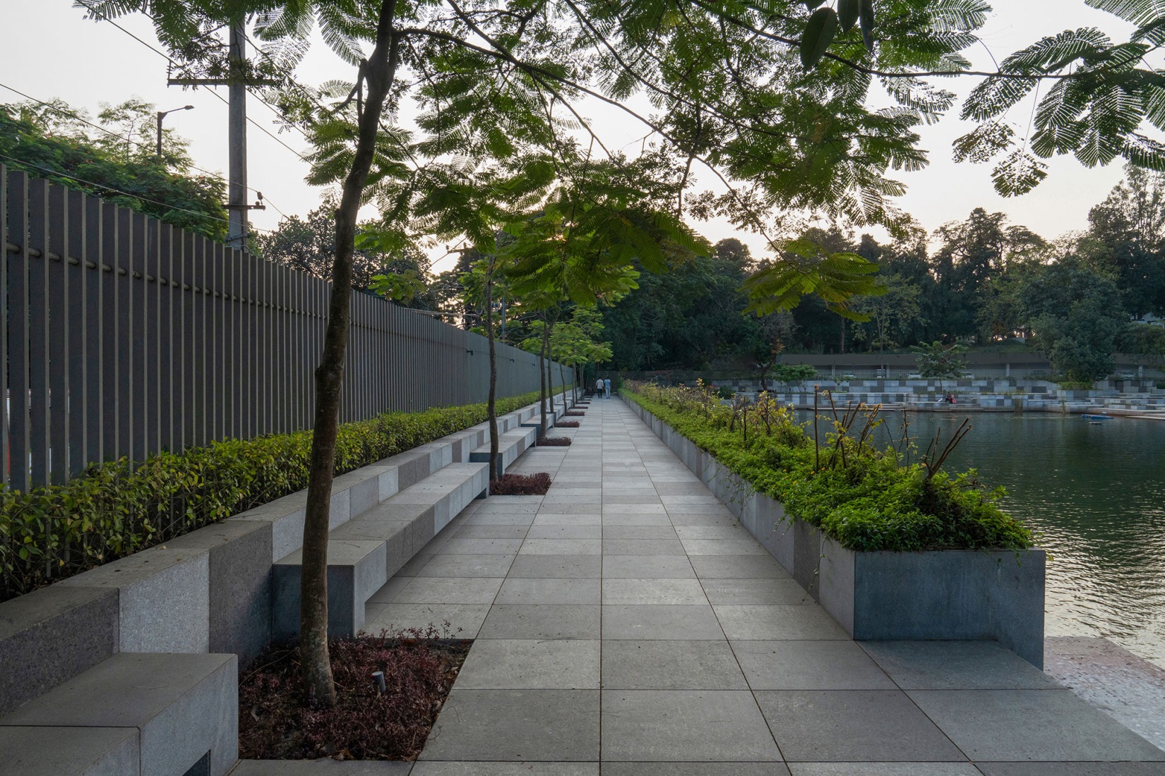 Regeneración urbana de la ribera del río Brahmaputra por atArchitecture. Fotografía por Avneesh Tiwari.