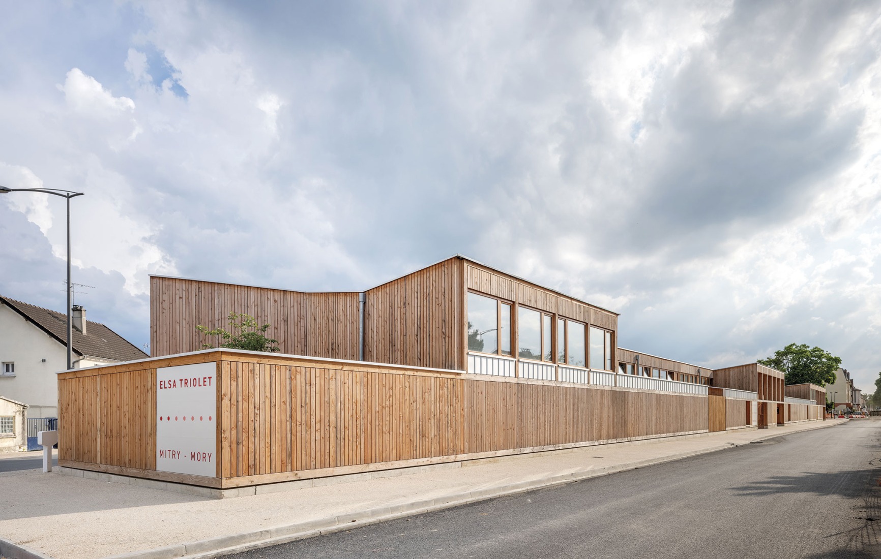 Guardería y centro de ocio Elsa Triolet por Richter architectes et associés. Fotografía por Luc Boegly.