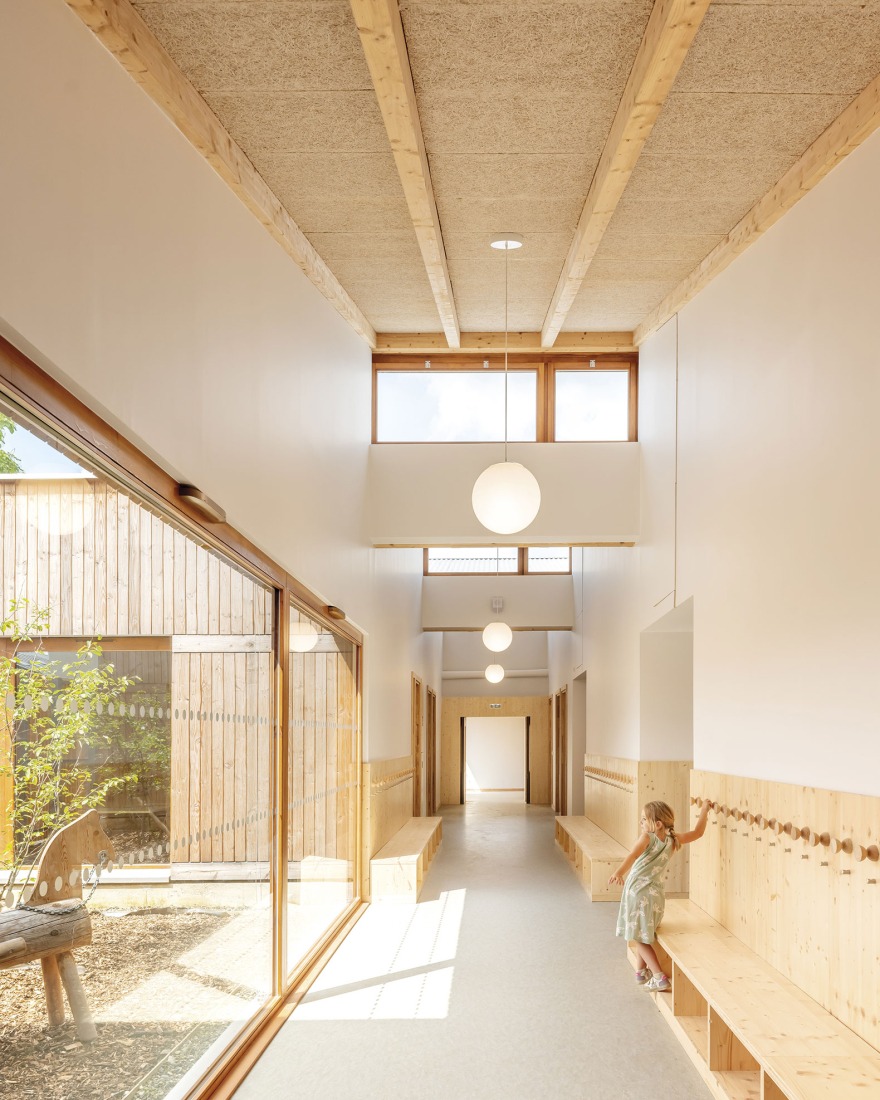 Guardería y centro de ocio Elsa Triolet por Richter architectes et associés. Fotografía por Luc Boegly.