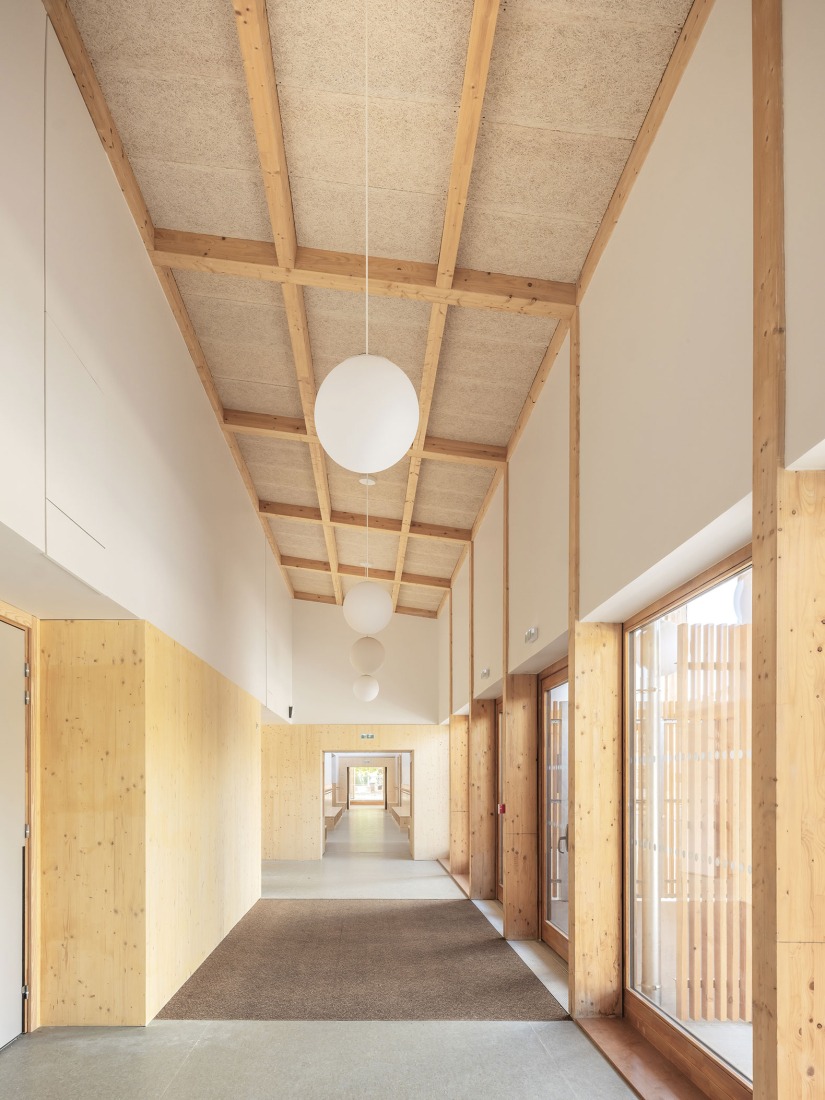 Guardería y centro de ocio Elsa Triolet por Richter architectes et associés. Fotografía por Luc Boegly.