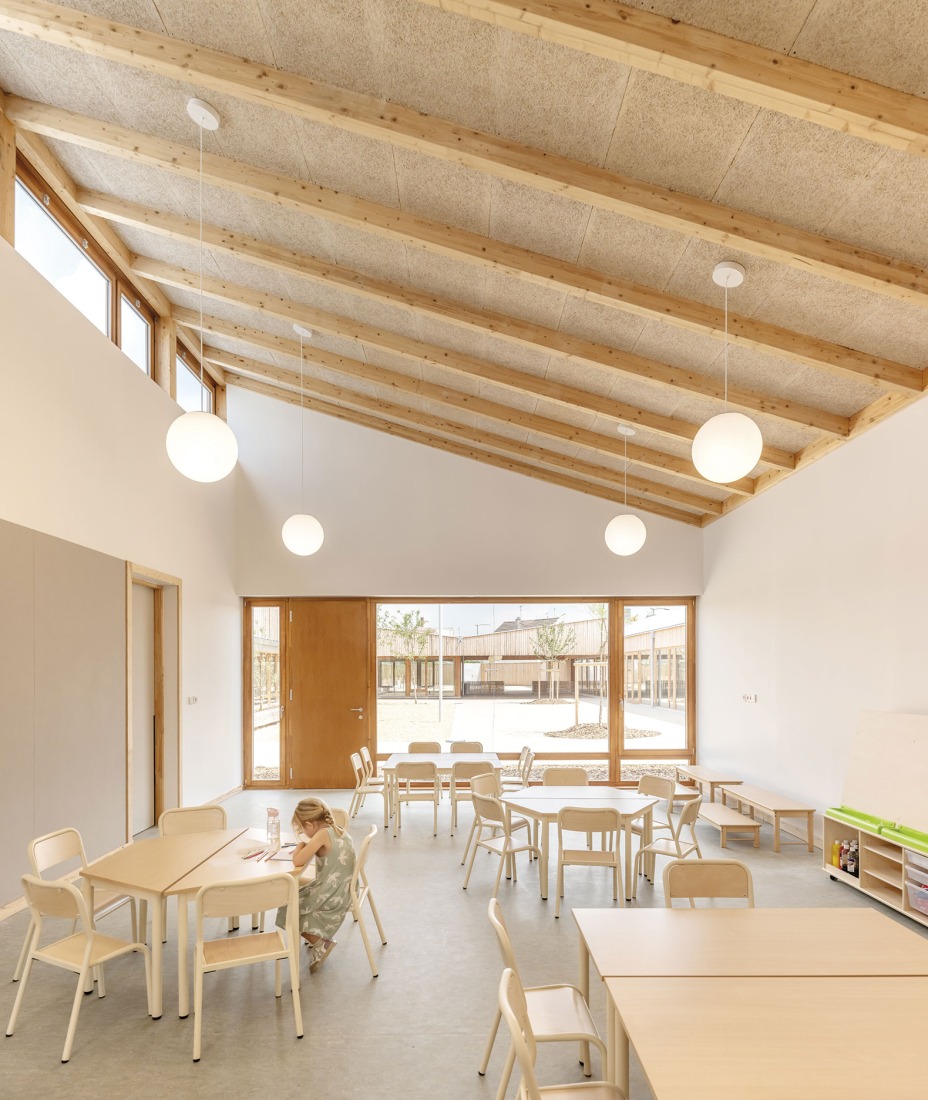 Guardería y centro de ocio Elsa Triolet por Richter architectes et associés. Fotografía por Luc Boegly.
