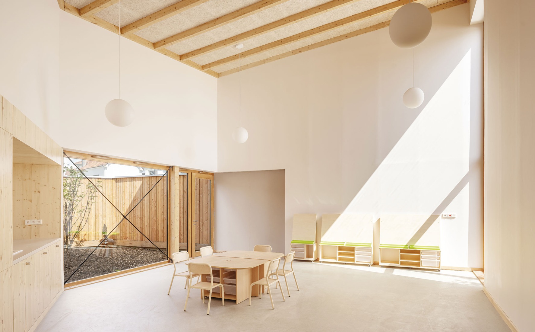 Guardería y centro de ocio Elsa Triolet por Richter architectes et associés. Fotografía por Luc Boegly.