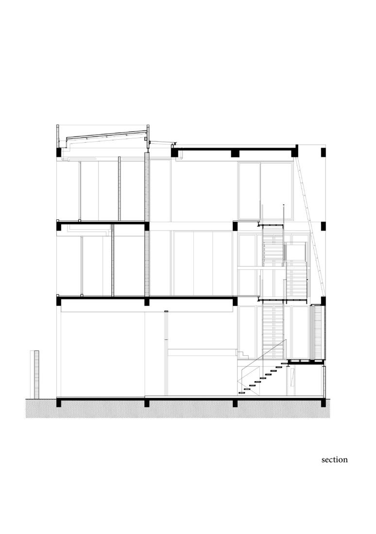 Sección. Casa Sebsiri por PHTAA living design.